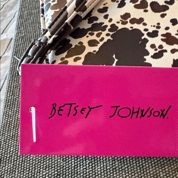 NWT Betsey Johnson Brown and cream Cow Print Wallet with wrist strap - Picture 2 of 5